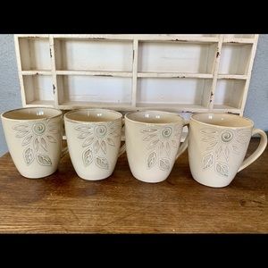 Pfaltzgraff Daisy Chain Set Of Four Coffee Mugs